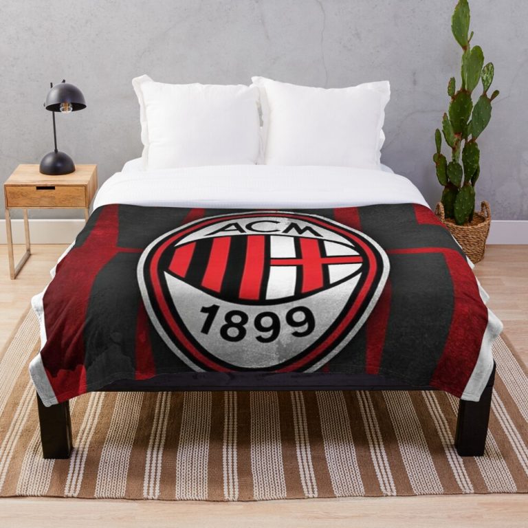 Milan, Curva Sud infuriata: Un richiamo all'Inter, che scempio